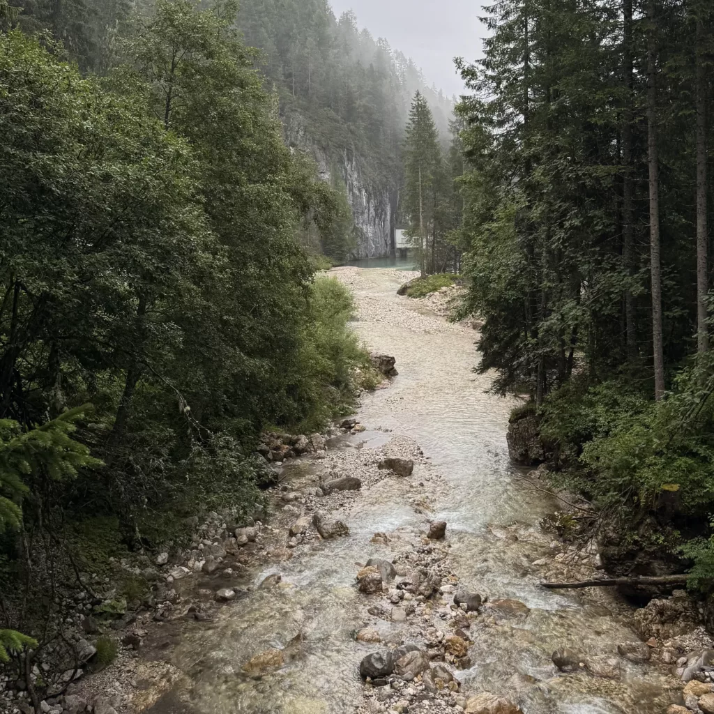 the hike to Lago d'Ajal 
