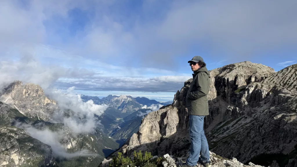 arthur in front of Cadini di Misurina mountains