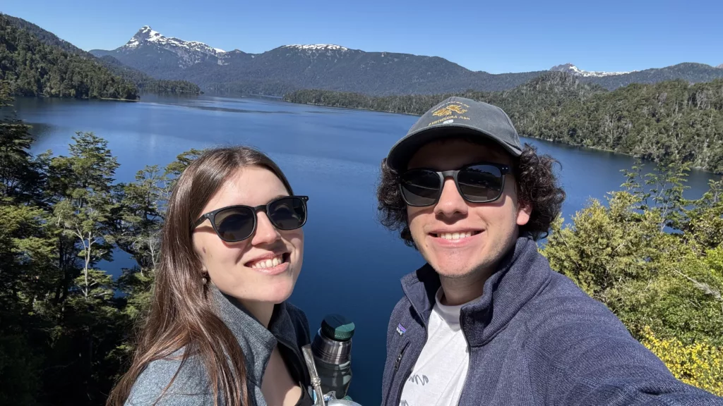 Catu & Arthur at Lago Espejo