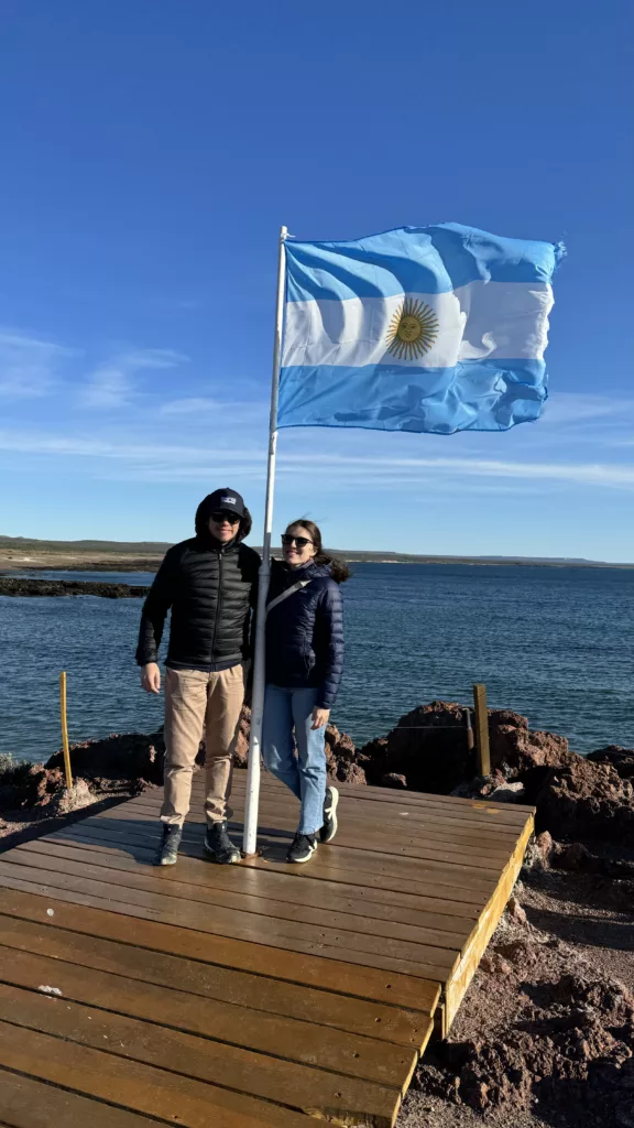Arthur & Catu in punta tombo with the Argentinian flag